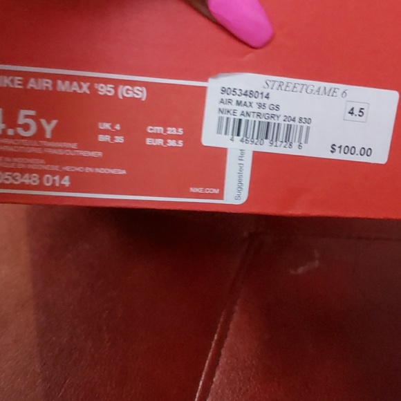 Nike - Picture 4 of 4